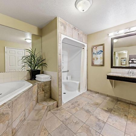 Wingate By Wyndham Calgary South Otel Dış mekan fotoğraf