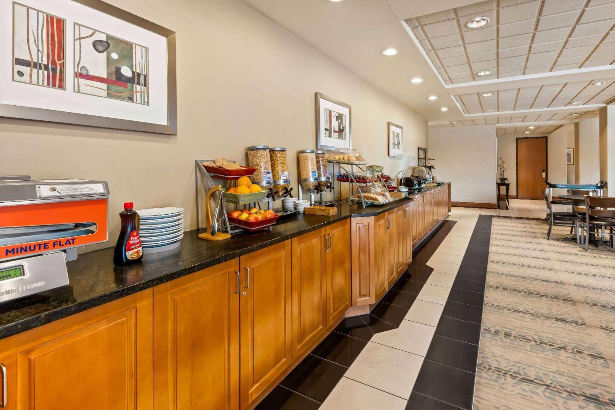 Wingate By Wyndham Calgary South Otel Dış mekan fotoğraf