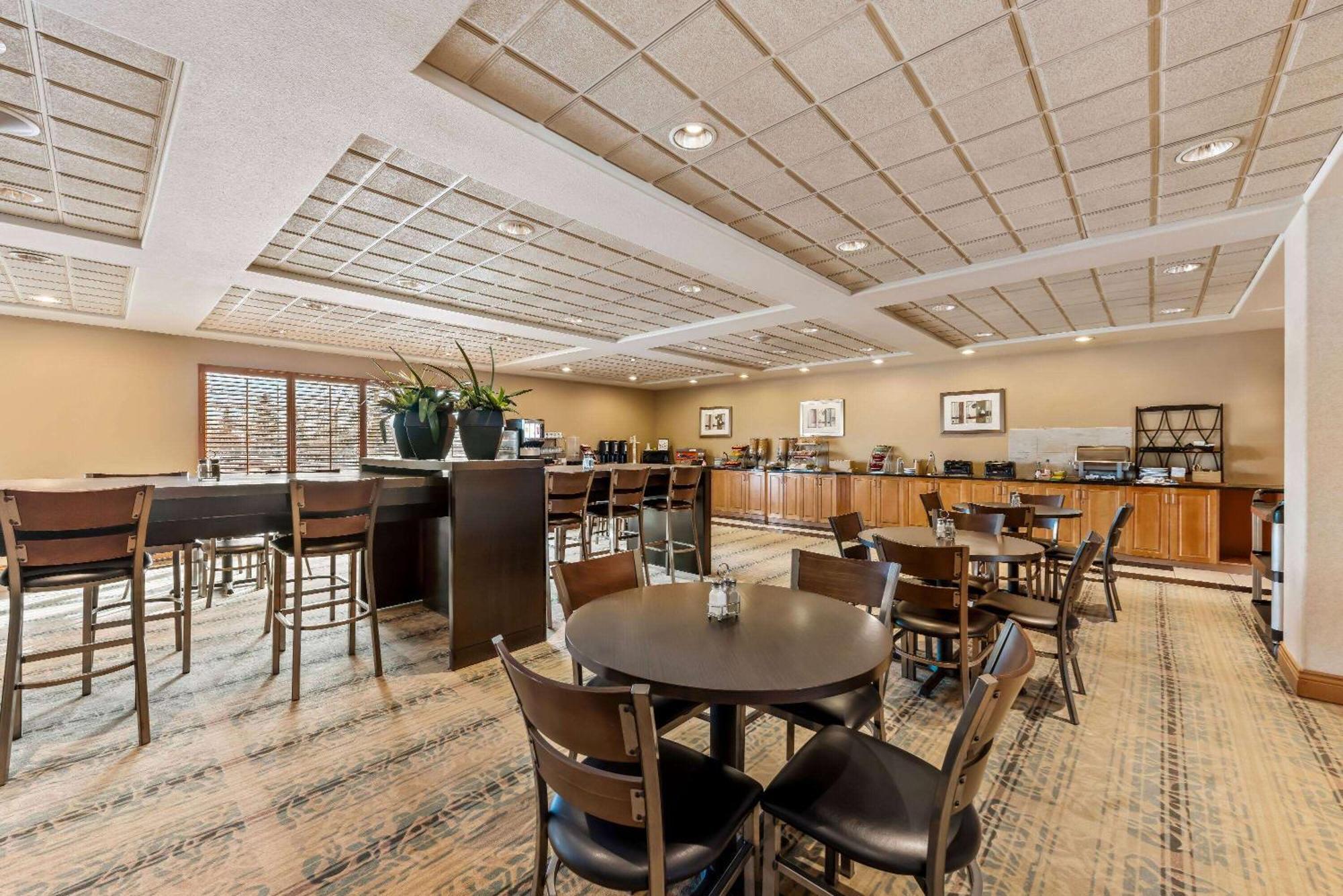 Wingate By Wyndham Calgary South Otel Dış mekan fotoğraf