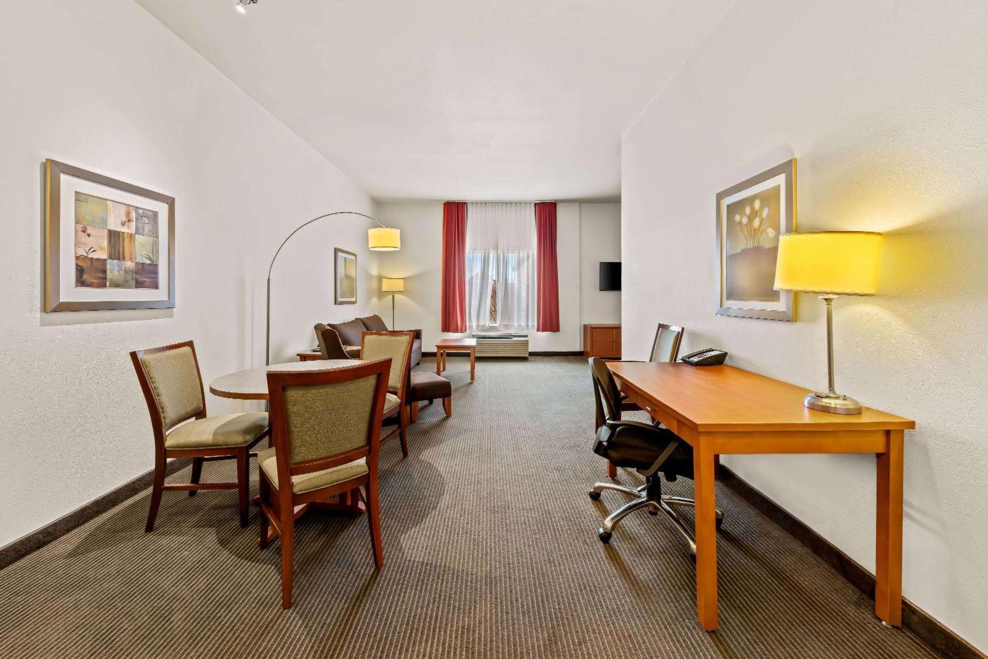 Wingate By Wyndham Calgary South Otel Dış mekan fotoğraf