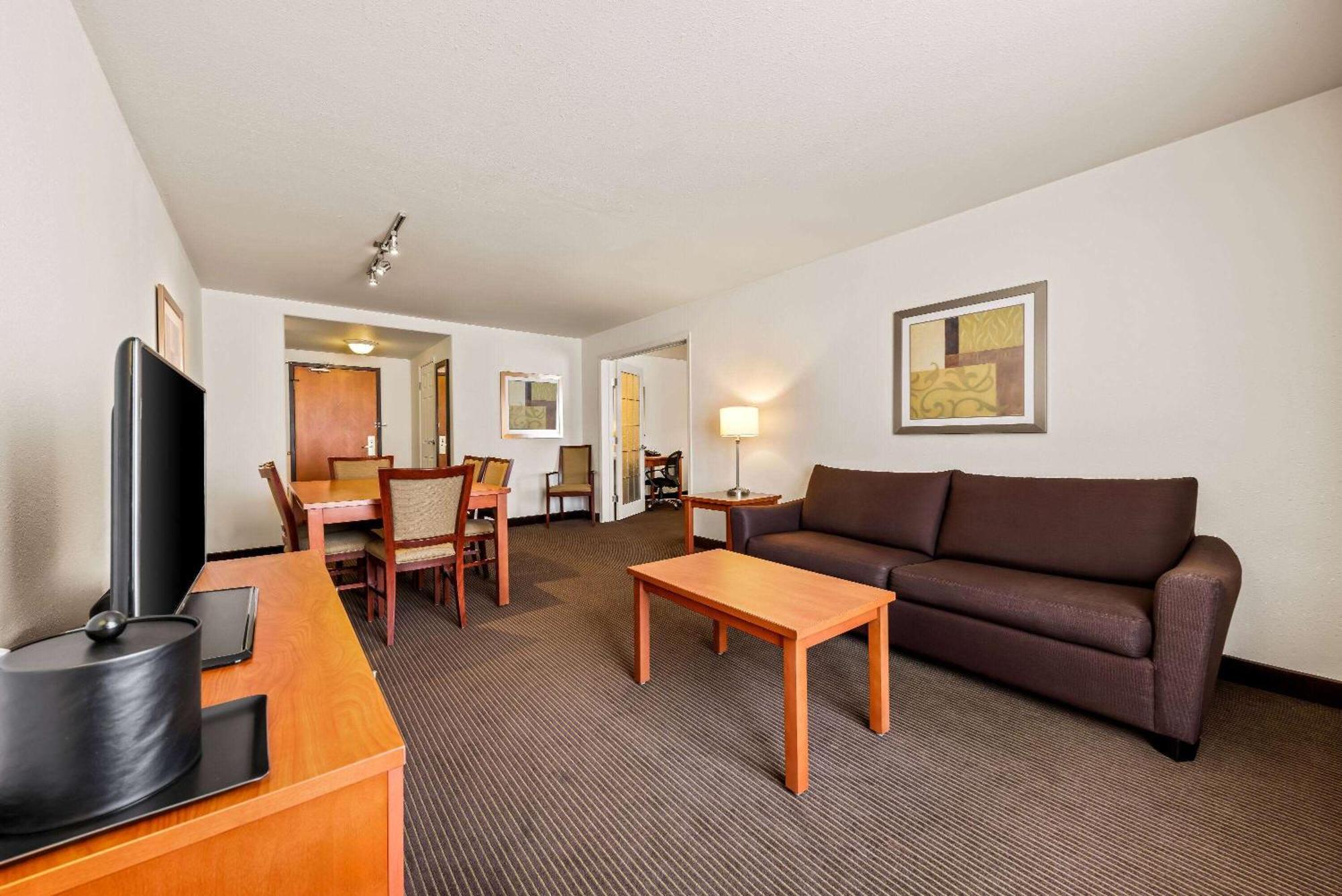 Wingate By Wyndham Calgary South Otel Dış mekan fotoğraf